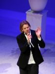 Amsterdam 23 november 2015 
Irene v d Laar stapt uit taxi.5 jaar nieuwe de la mar en 15 jaar de joop en Janine v d Ende foundation. Jasper Krabbe