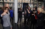 Amsterdam 23 november 2015 
Irene v d Laar stapt uit taxi.5 jaar nieuwe de la mar en 15 jaar de joop en Janine v d Ende foundation.