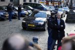 Amsterdam 25 november 2015 
Koninmg Willem Alexander en Koningin Maxima  arriveren bij het paleis op de dam in hun auto (audi A8)
