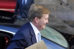 Amsterdam 25 november 2015 
Koninmg Willem Alexander en Koningin Maxima  arriveren bij het paleis op de dam in hun auto (audi A8)