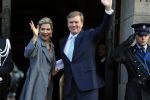Amsterdam 25 november 2015 
Koninmg Willem Alexander en Koningin Maxima  arriveren bij het paleis op de dam in hun auto (audi A8)