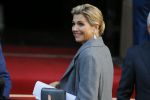 Amsterdam 25 november 2015 
Koninmg Willem Alexander en Koningin Maxima  arriveren bij het paleis op de dam in hun auto (audi A8)