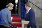 Amsterdam 25 november 2015 
Koninmg Willem Alexander en Koningin Maxima  arriveren bij het paleis op de dam in hun auto (audi A8)