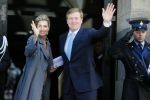 Amsterdam 25 november 2015 
Koninmg Willem Alexander en Koningin Maxima  arriveren bij het paleis op de dam in hun auto (audi A8)