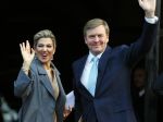 Amsterdam 25 november 2015 
Koninmg Willem Alexander en Koningin Maxima  arriveren bij het paleis op de dam in hun auto (audi A8)