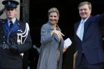Amsterdam 25 november 2015 
Koninmg Willem Alexander en Koningin Maxima  arriveren bij het paleis op de dam in hun auto (audi A8)