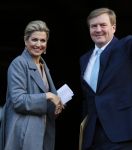 Amsterdam 25 november 2015 
Koninmg Willem Alexander en Koningin Maxima  arriveren bij het paleis op de dam in hun auto (audi A8)