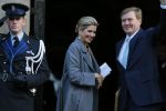 Amsterdam 25 november 2015 
Koninmg Willem Alexander en Koningin Maxima  arriveren bij het paleis op de dam in hun auto (audi A8)