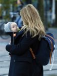 Amsterdam 25 november 2015
Lieke v Lexmond met zoontje Vic aan de wandel.