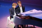 Amsterdam 23 november 2015 
Irene v d Laar stapt uit taxi.5 jaar nieuwe de la mar en 15 jaar de joop en Janine v d Ende foundation.  Lucas Jussen en broer Arthur Jussen achter de piano