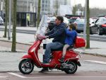 Amsterdam 18 november 2015 
Martijn Krabbe met zijn zoon achilles op vespa scooter