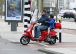 Amsterdam 18 november 2015 
Martijn Krabbe met zijn zoon achilles op vespa scooter