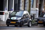 Amsterdam 18 november 2015
Patty Brard doet boodschappen in haar patmobile