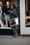 Amsterdam 18 november 2015
Patty Brard doet boodschappen in haar patmobile