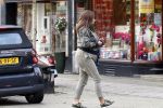 Amsterdam 18 november 2015
Patty Brard doet boodschappen in haar patmobile
