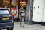 Amsterdam 18 november 2015
Patty Brard doet boodschappen in haar patmobile