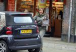 Amsterdam 18 november 2015
Patty Brard doet boodschappen in haar patmobile