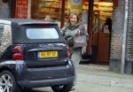 Amsterdam 18 november 2015
Patty Brard doet boodschappen in haar patmobile