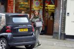 Amsterdam 18 november 2015
Patty Brard doet boodschappen in haar patmobile
