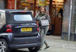 Amsterdam 18 november 2015
Patty Brard doet boodschappen in haar patmobile
