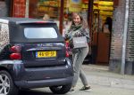 Amsterdam 18 november 2015
Patty Brard doet boodschappen in haar patmobile
