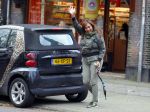 Amsterdam 18 november 2015
Patty Brard doet boodschappen in haar patmobile
