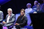 Aalsmeer 27 november 20152e en laatste aflevering van sbs6 programma mindmasters met oa Peter R de Vries Sabia Boulahrouz Patty Brard Patricia Paay Boer Geert en Maarten v d Weijden. Kim Lian v d Meij presenteert het programma. Wegens tegenvallende kijkcijfers werd het programma na twee afleveringen van de tv gehaald. sabia haar drie kinderen Katharina Amaya en Daamin waren aanwezig met de tante (aupair) van Sabia