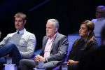 Aalsmeer 27 november 20152e en laatste aflevering van sbs6 programma mindmasters met oa Peter R de Vries Sabia Boulahrouz Patty Brard Patricia Paay Boer Geert en Maarten v d Weijden. Kim Lian v d Meij presenteert het programma. Wegens tegenvallende kijkcijfers werd het programma na twee afleveringen van de tv gehaald. sabia haar drie kinderen Katharina Amaya en Daamin waren aanwezig met de tante (aupair) van Sabia