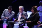 Aalsmeer 27 november 20152e en laatste aflevering van sbs6 programma mindmasters met oa Peter R de Vries Sabia Boulahrouz Patty Brard Patricia Paay Boer Geert en Maarten v d Weijden. Kim Lian v d Meij presenteert het programma. Wegens tegenvallende kijkcijfers werd het programma na twee afleveringen van de tv gehaald. sabia haar drie kinderen Katharina Amaya en Daamin waren aanwezig met de tante (aupair) van Sabia