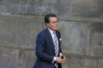 Amsterdam 25 november 2015 
Prins Constantijn arriveert bij het paleis op de dam in zijn auto (audi A6 allroad)