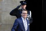 Amsterdam 25 november 2015 
Prins Constantijn arriveert bij het paleis op de dam in zijn auto (audi A6 allroad)
