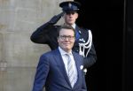 Amsterdam 25 november 2015 
Prins Constantijn arriveert bij het paleis op de dam in zijn auto (audi A6 allroad)