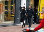 Amsterdam 20 november 2015 
Gigi Ravelle met haar vriend Roger Hodenius aan het winkelen.