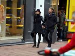 Amsterdam 20 november 2015 
Gigi Ravelle met haar vriend Roger Hodenius aan het winkelen.