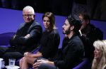 Aalsmeer 20 november 2015
Sabia Boulahrouz zwanger in het programma Mindmasters van SBS6.
Mindmasters Live, Uri Geller, Walter Rolfo, Patty Brard  Wolter Kroes Jochem v Gelder Peter R de Vries Boer geile Geert Monique Smit Patty Brard Kay nambiar en K# Lisa Michels. Kim LIan v d Meij presenteert het in studio Aalsmeer.