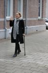 Amsterdam 20 november 2015
Tanja Jess met een kruk op straat.
