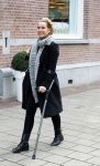 Amsterdam 20 november 2015
Tanja Jess met een kruk op straat.