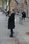 Amsterdam 20 november 2015
Tanja Jess met een kruk op straat.