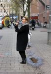 Amsterdam 20 november 2015
Tanja Jess met een kruk op straat.