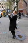 Amsterdam 20 november 2015
Tanja Jess met een kruk op straat.
