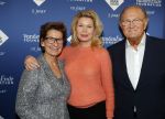 Amsterdam 23 november 2015 
Irene v d Laar stapt uit taxi.5 jaar nieuwe de la mar en 15 jaar de joop en Janine v d Ende foundation. Tjitske Reidinga