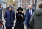 Amsterdam 23 november 2015 
Irene v d Laar stapt uit taxi.5 jaar nieuwe de la mar en 15 jaar de joop en Janine v d Ende foundation.