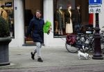 Amsterdam 18 november 2016
Albert Verlinde loopt met zijn hond in Amsterdam zuid