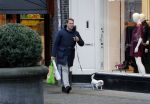 Amsterdam 18 november 2016
Albert Verlinde loopt met zijn hond in Amsterdam zuid