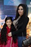 Amsterdam 10 december 2016
Premiere Sing in pathe arena. 
Amanda Balk met haar nichtje Jean Presney en zus