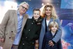 Amsterdam 10 december 2016
Premiere Sing in pathe arena. Annette Barlo met man Frank Timmer en kinderen