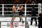 Oberhausen 10 december 2016
Rico Verhoeven wint zijn gevecht met Badr Hari tijdens de GLORY COLLISION in Oberhausen.