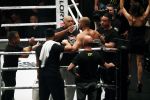 Oberhausen 10 december 2016
Rico Verhoeven wint zijn gevecht met Badr Hari tijdens de GLORY COLLISION in Oberhausen.