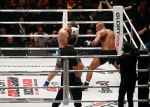 Oberhausen 10 december 2016
Rico Verhoeven wint zijn gevecht met Badr Hari tijdens de GLORY COLLISION in Oberhausen.