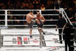 Oberhausen 10 december 2016
Rico Verhoeven wint zijn gevecht met Badr Hari tijdens de GLORY COLLISION in Oberhausen.